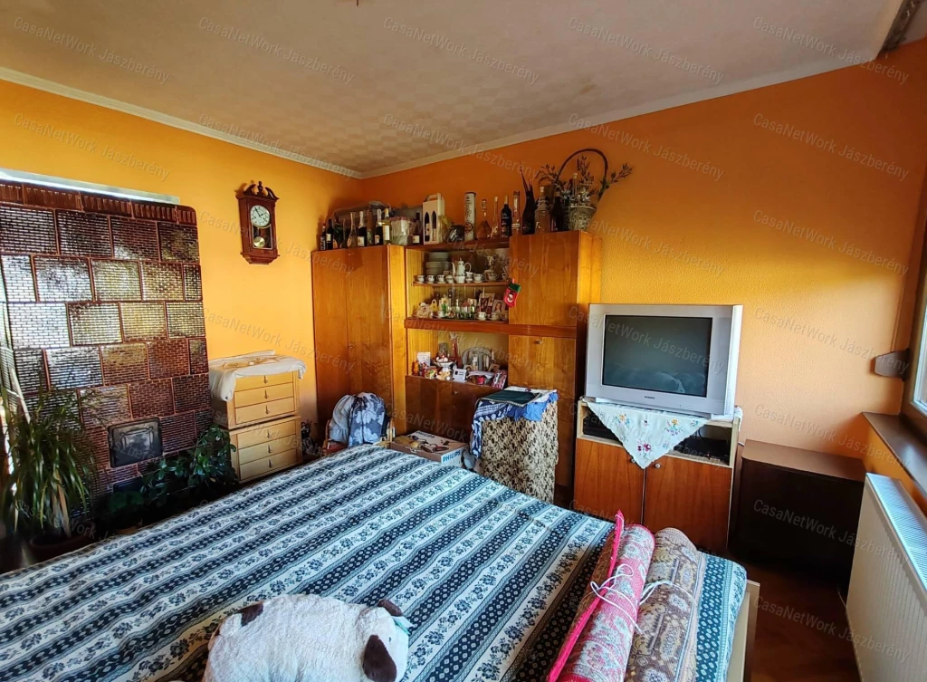 Minden igényt kielégítő, napfényes lakás eladó Jászberényben