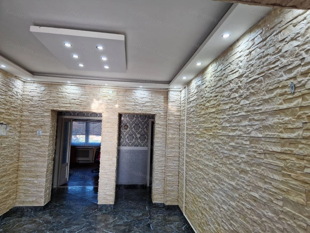 Tarnaörsön a központban, 93 nm-es, 3 szobás családi ház eladó