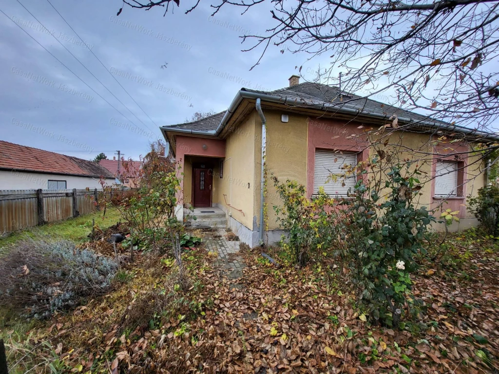 Eladó családi ház Jászapátin
