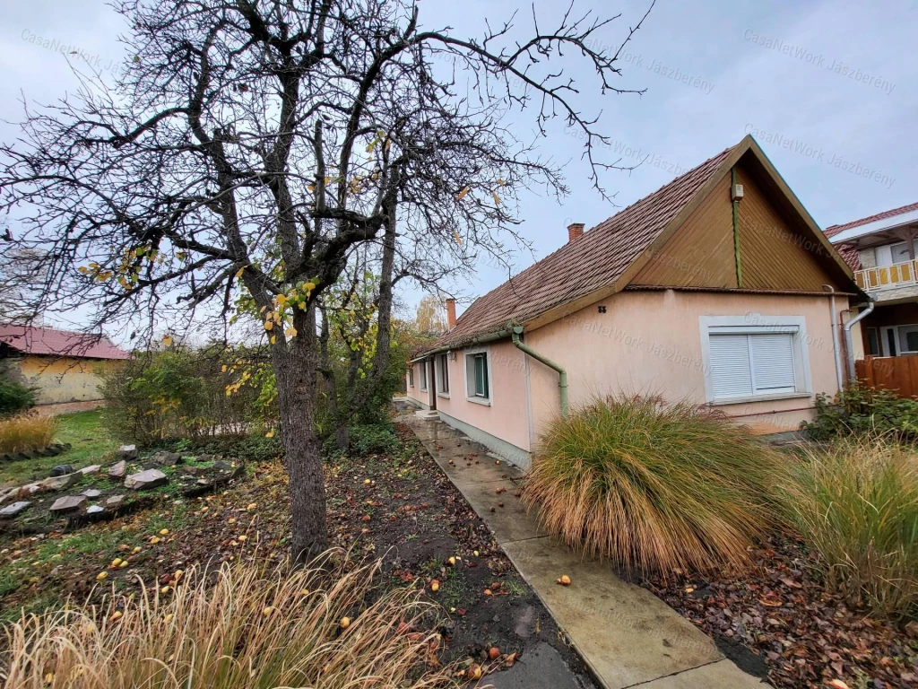 Eladó családi ház Jászapátin