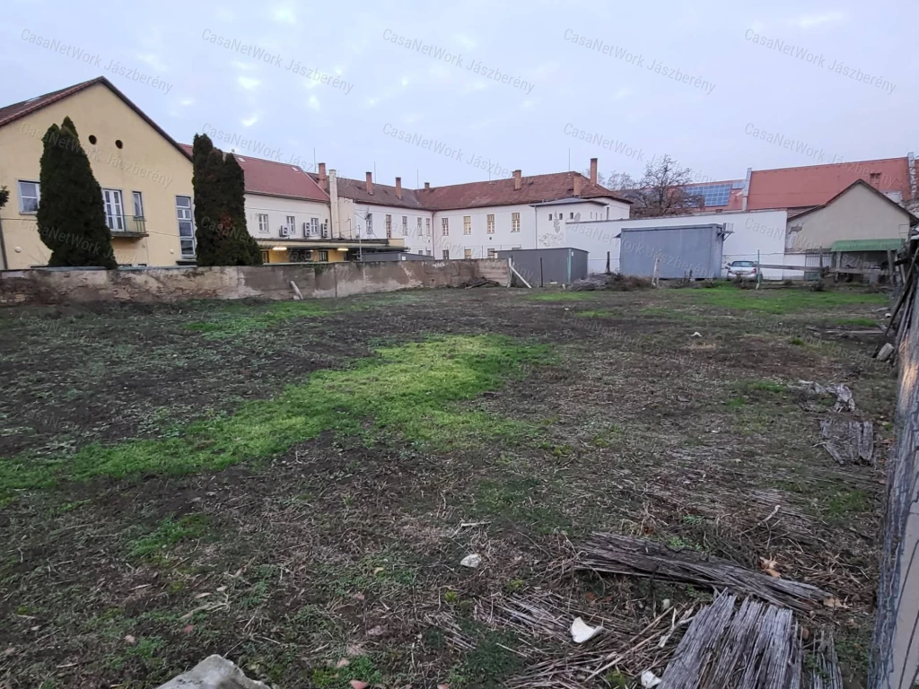 Eladó építési telek Jászberény központjában