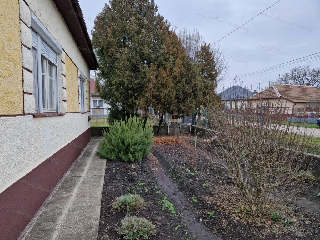 Hevesvezekényen, 101 nm-es, 4 szobás családi ház eladó!