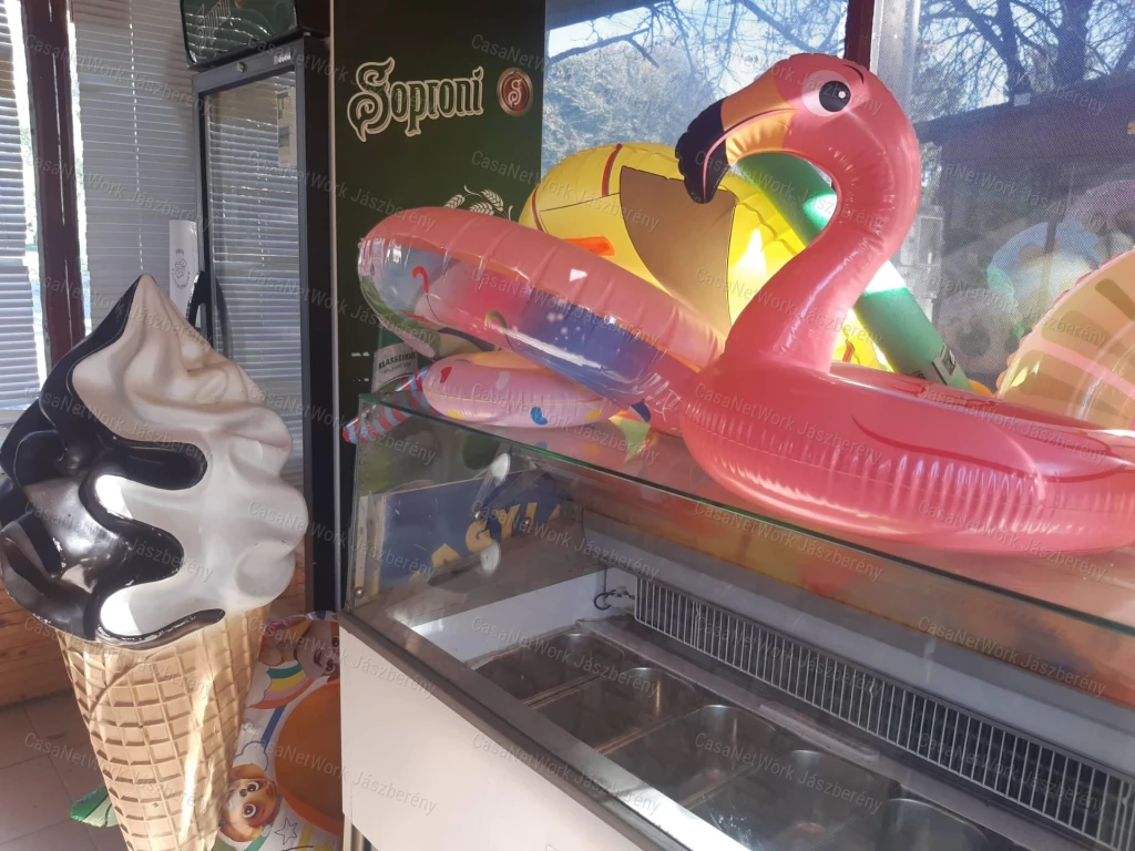 Jászszentandrás strandon teljes berendezéssel eladó kávézó/fagylaltozó