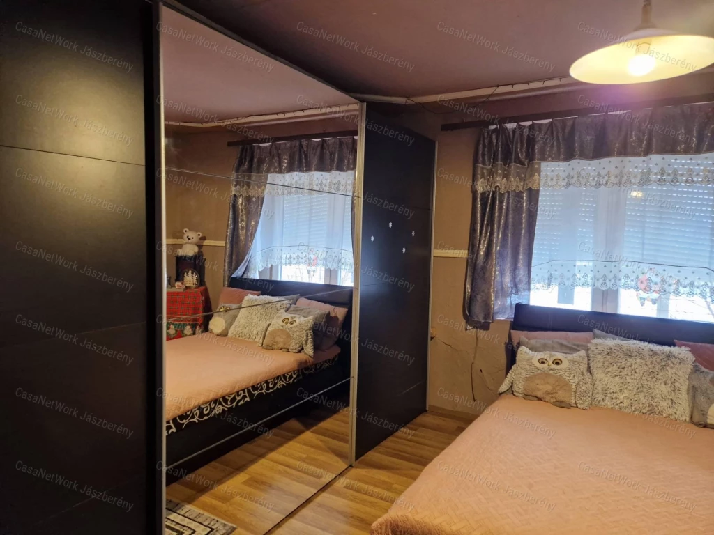 Tarnaörsön  46 nm-es, felújítandó, egy szobás családi ház eladó