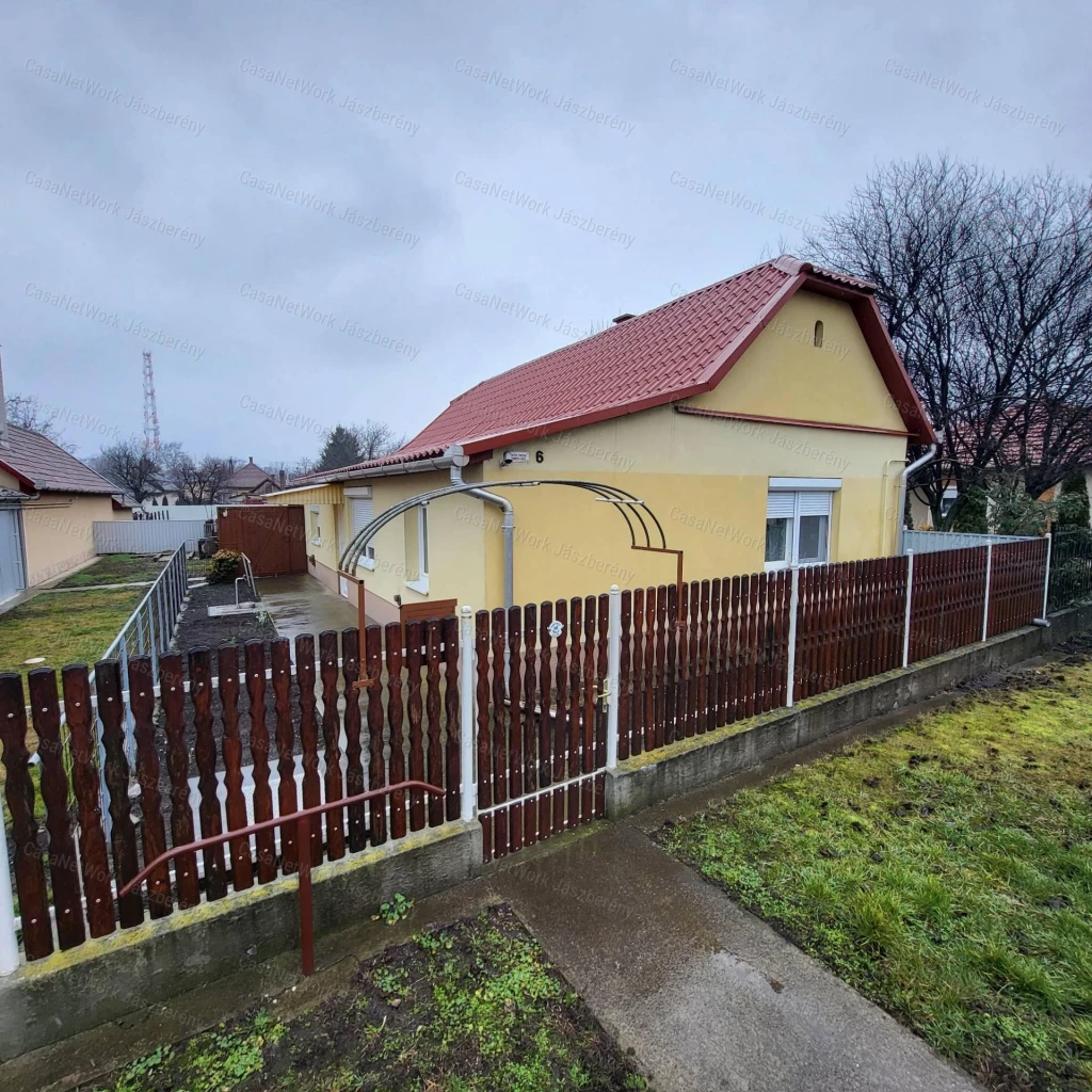 Eladó családi ház Jászapátin