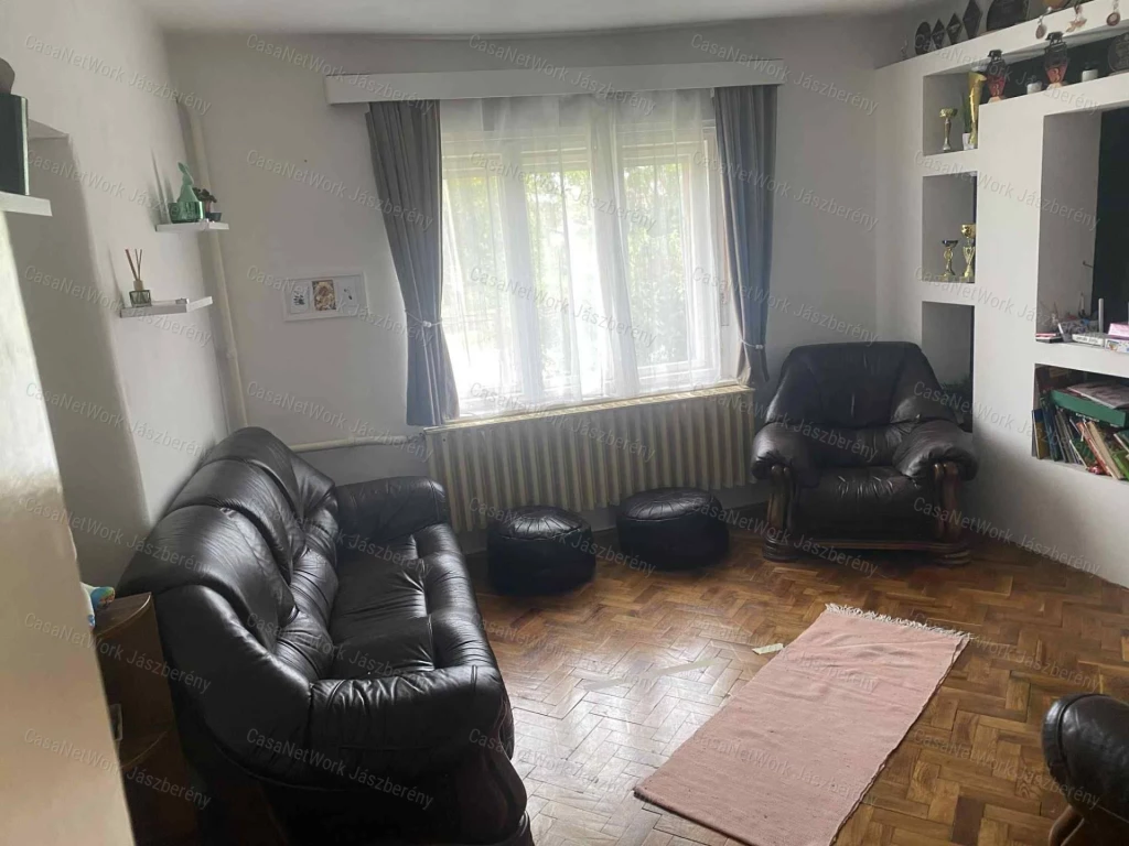 Jászszentandrás központjában 97 nm-es, 3 szobás családi ház eladó