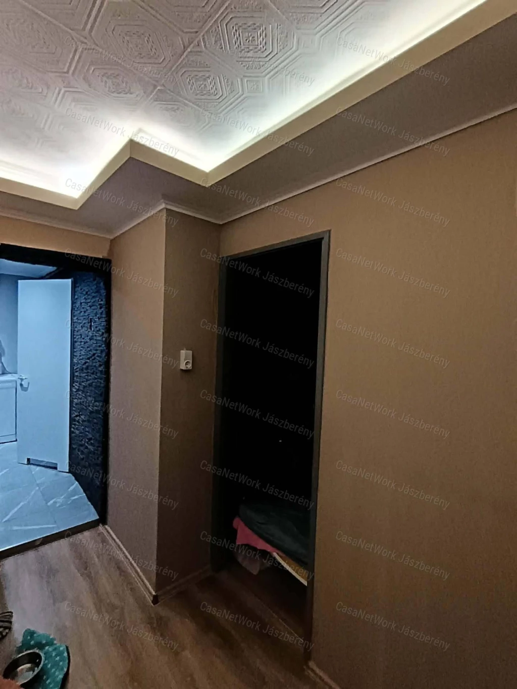 Hevesvezekényen 62 nm-es, felújított, másfél szobás családi ház eladó!