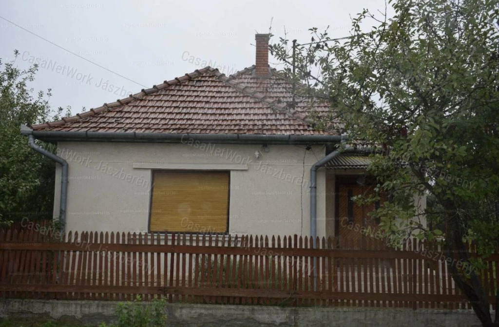 Visznek községben 72 nm-es, felújítás alatt álló családi ház eladó!