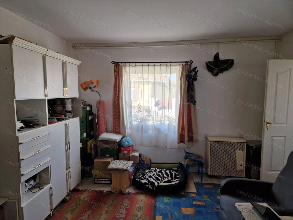 Erdőtelken 68 nm-es, felújítás alatt álló, 2 szobás családi ház eladó