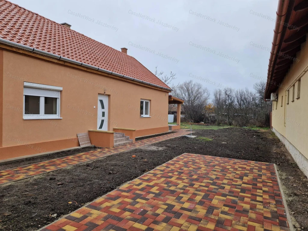 Jászárokszálláson felújított, 79 nm-es, 3 szobás családi ház eladó