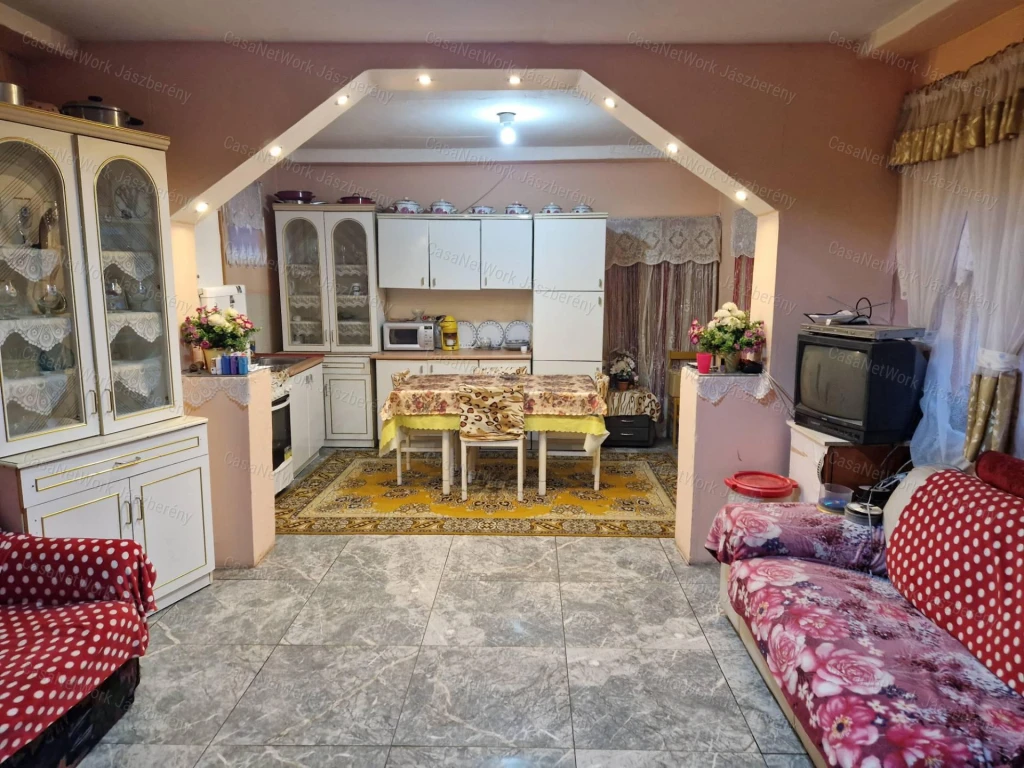 Pusztamonostoron 74 nm-es, 2 szobás parasztház eladó