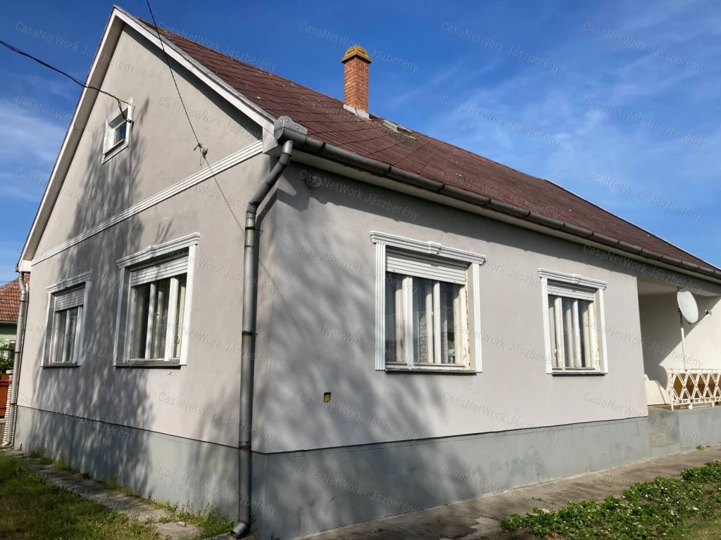 Tágas családi ház Tarnaörsön – gazdálkodásra is alkalmas telekkel!