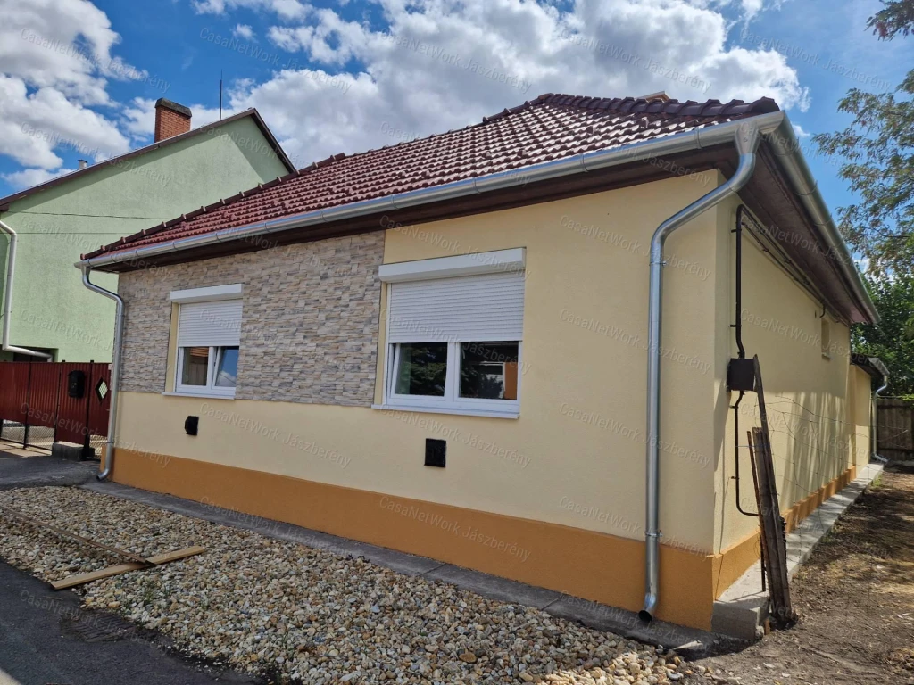 Jászárokszálláson 79 nm-es, felújított, 3 szobás családi ház eladó!