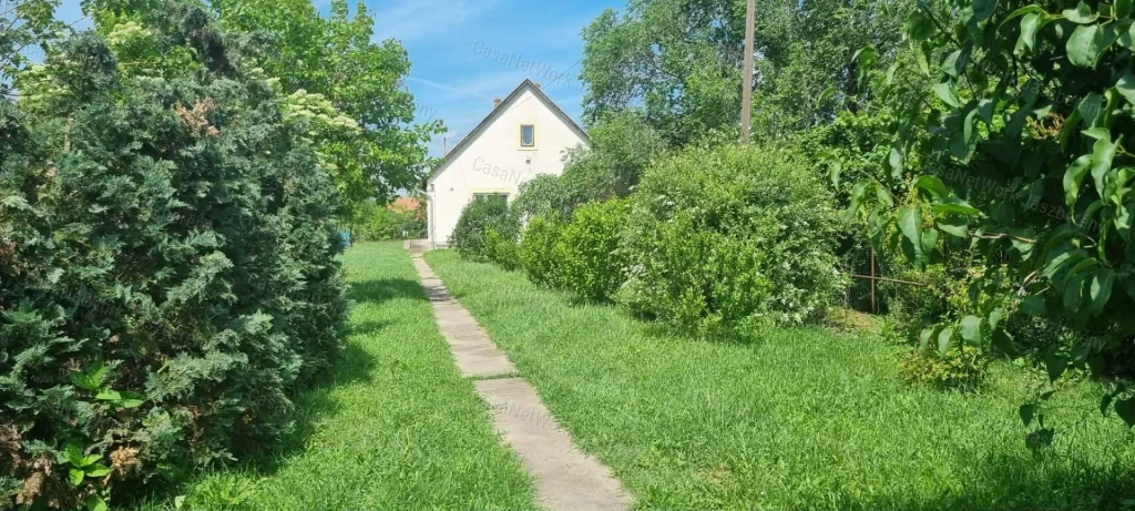 Jászapátin 3 szobás, 90 nm-es, tégla építésű családi ház eladó!