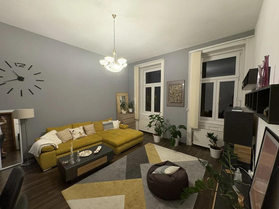 c3-2-name c2-19-name, Budapest VII. kerület, Almássy tér