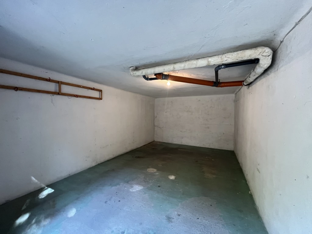 c3-1-name c2-79-name, Budapest IV. kerület, Izzó lakótelep, Izzó utca