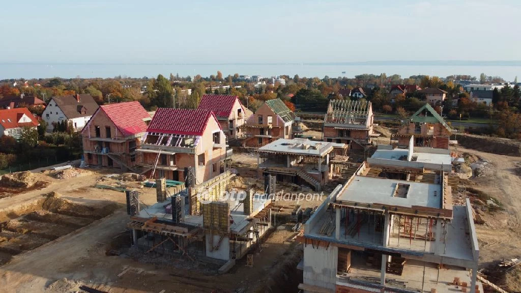 Eladó téglalakás, Balatonfüred, Központ