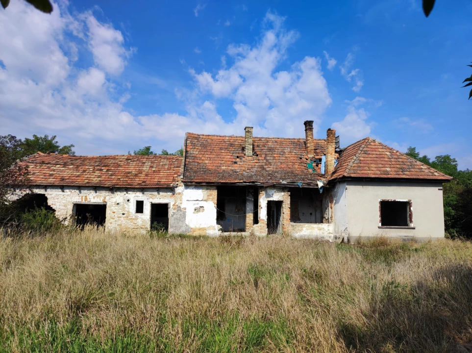 For sale periphery plot, Győr, Újholdutca1.