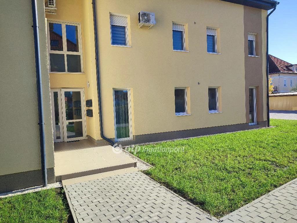 For sale brick flat, Eger