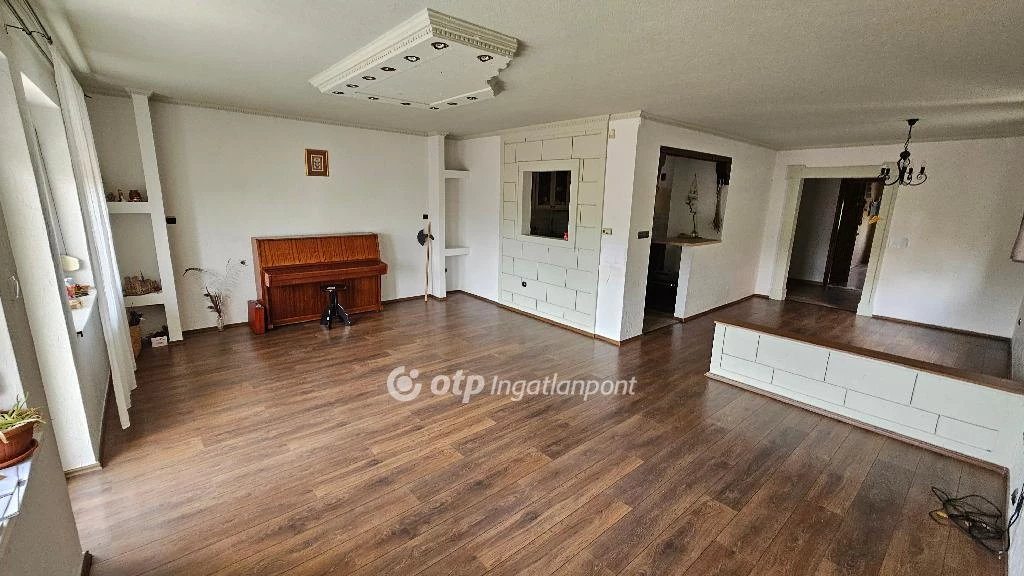 For sale brick flat, Eger