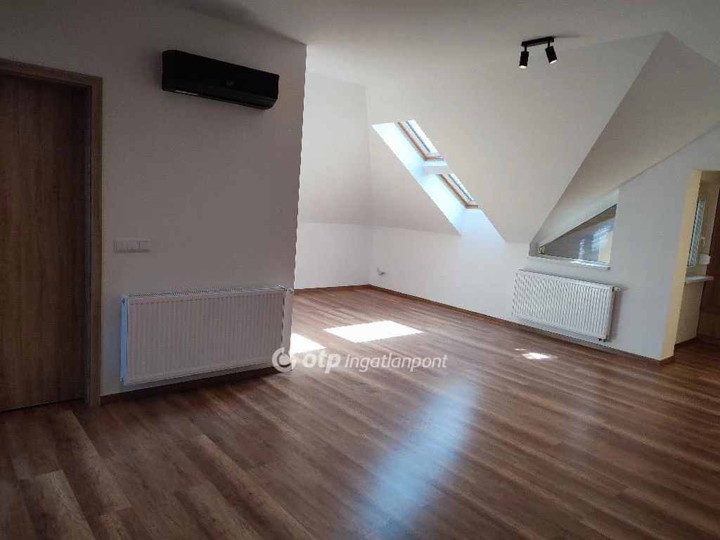 For sale brick flat, Eger