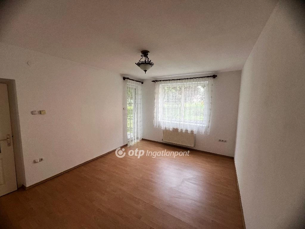 For sale brick flat, Eger