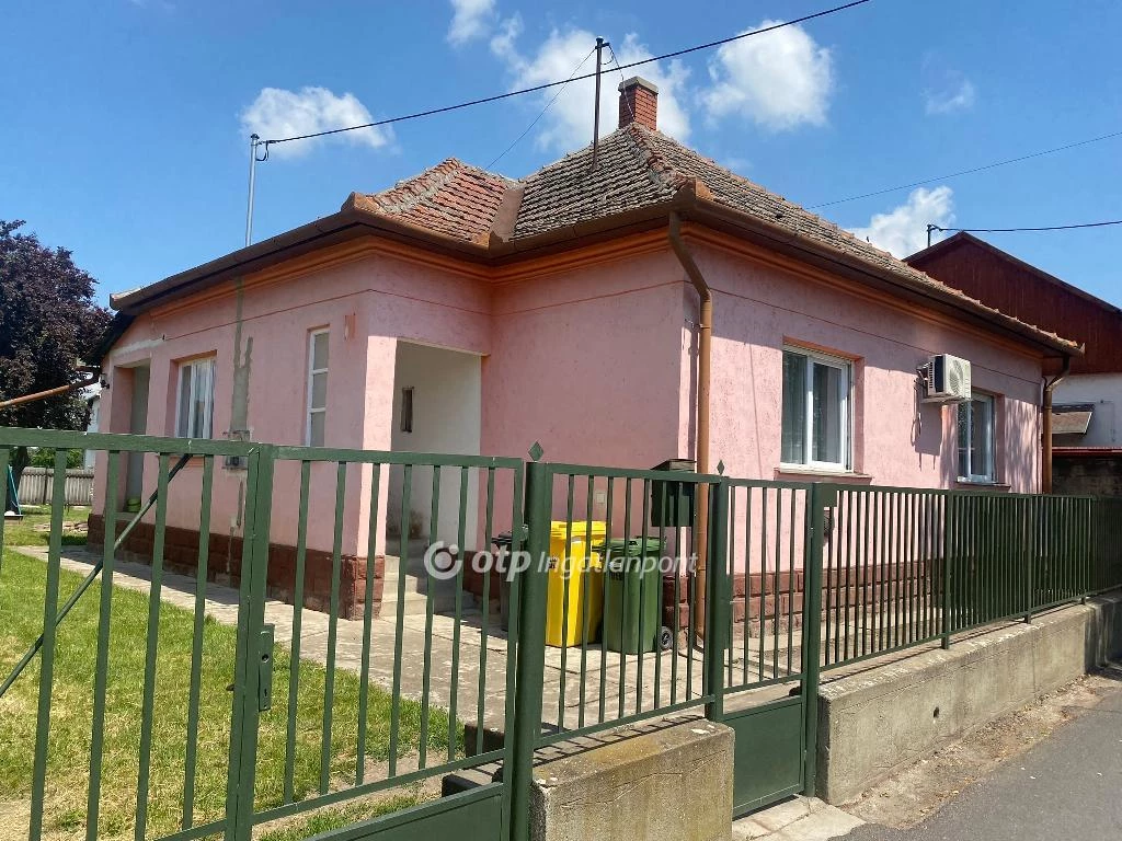 For sale house, Poroszló