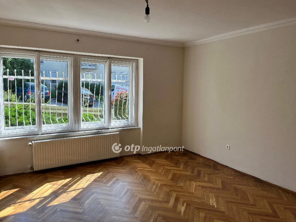 For sale brick flat, Eger