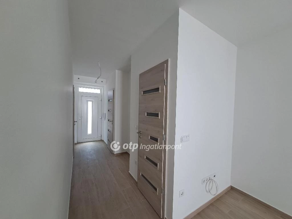 For sale brick flat, Eger