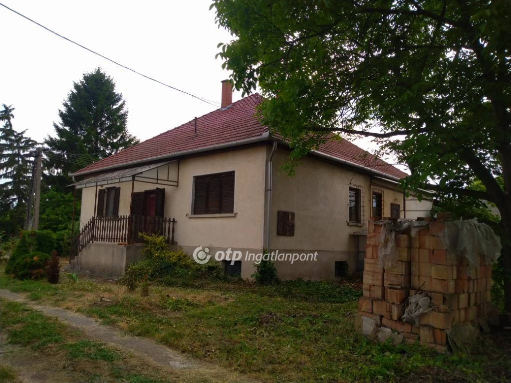 For sale house, Csány