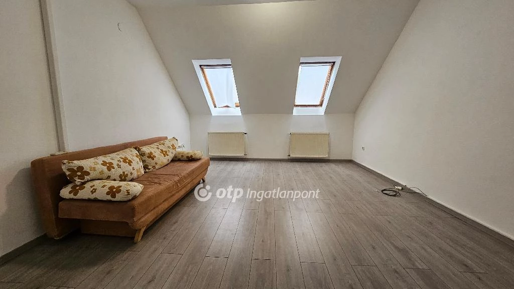 For rent brick flat, Eger