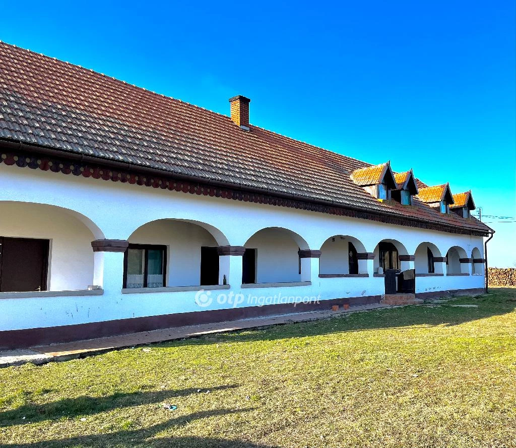 For sale house with a garden, Pély