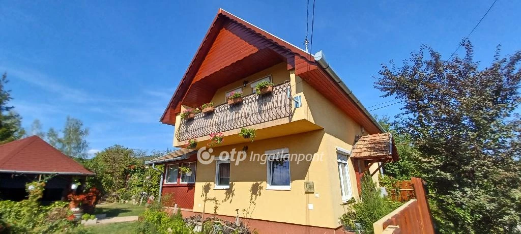 For sale house with a garden, Markaz