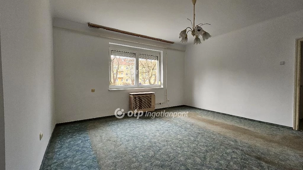 For sale brick flat, Eger