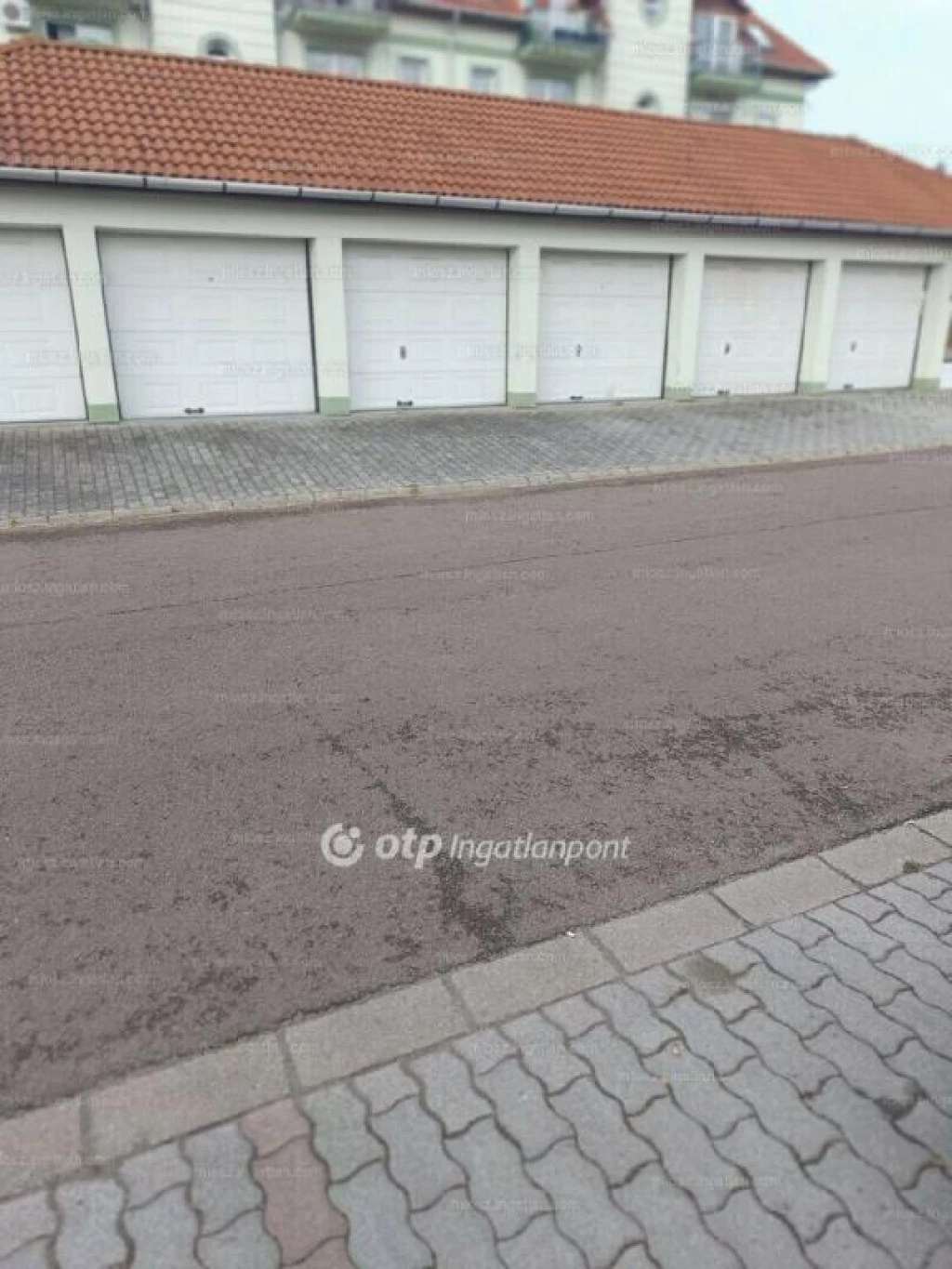 For sale brick flat, Eger