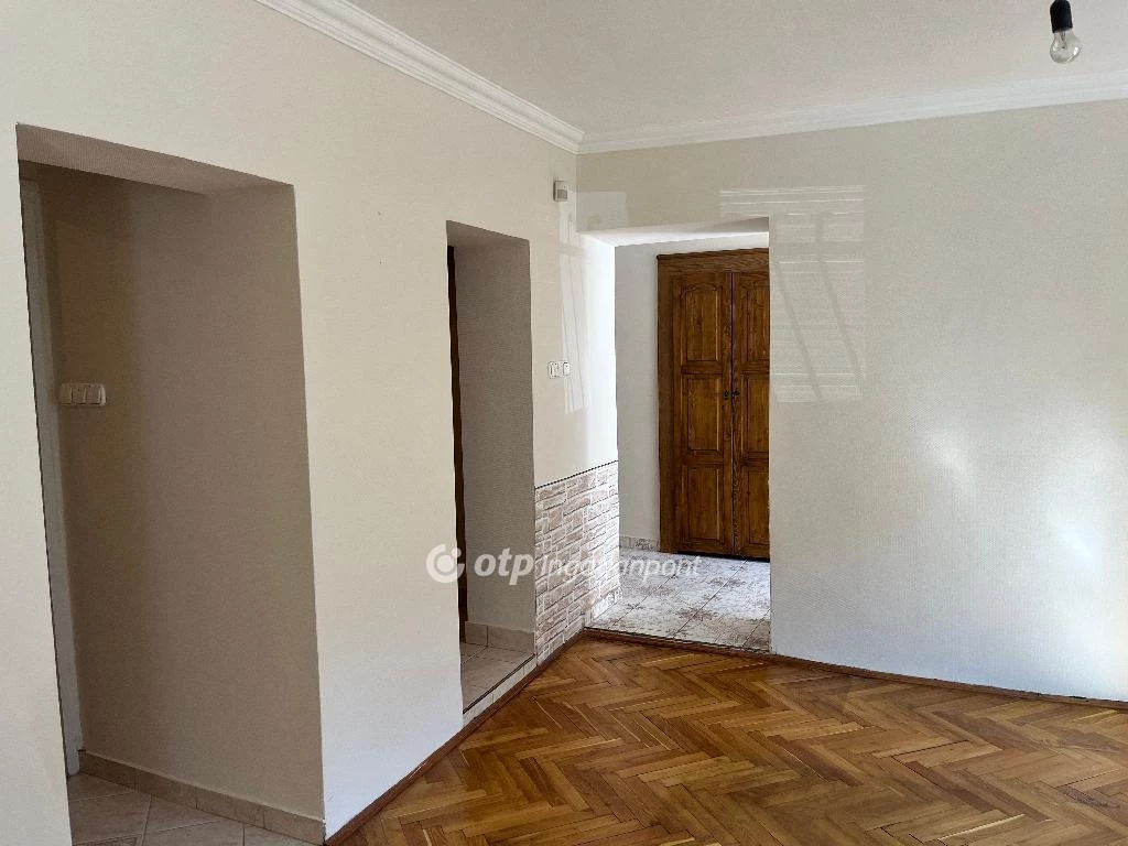 For sale brick flat, Eger