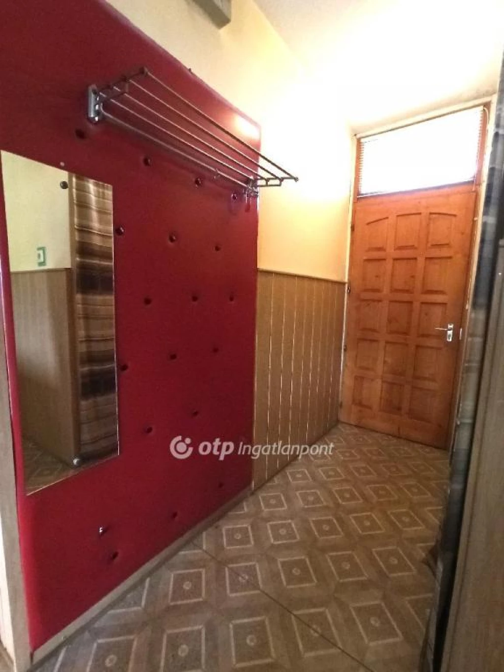 For sale panel flat, Eger