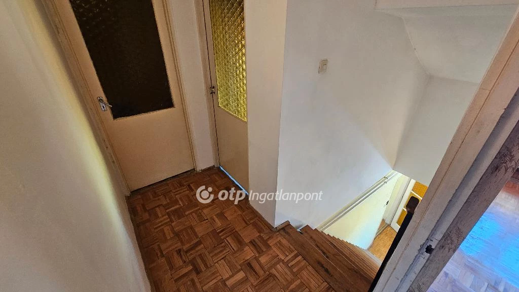 For sale brick flat, Eger