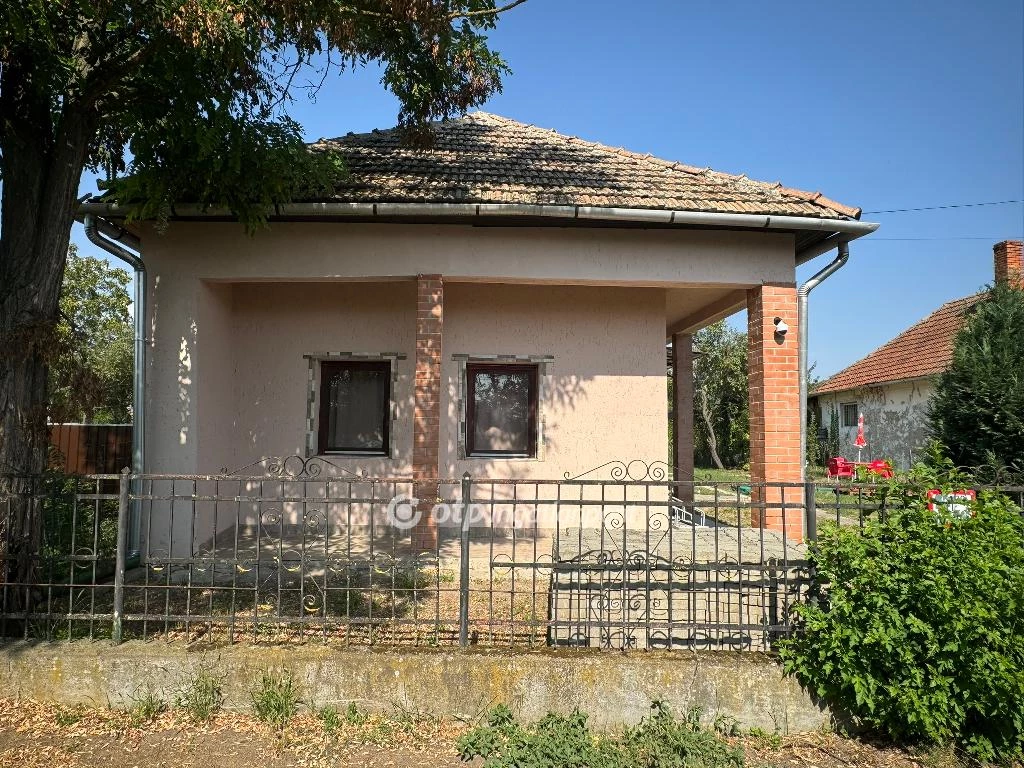 For sale house, Poroszló