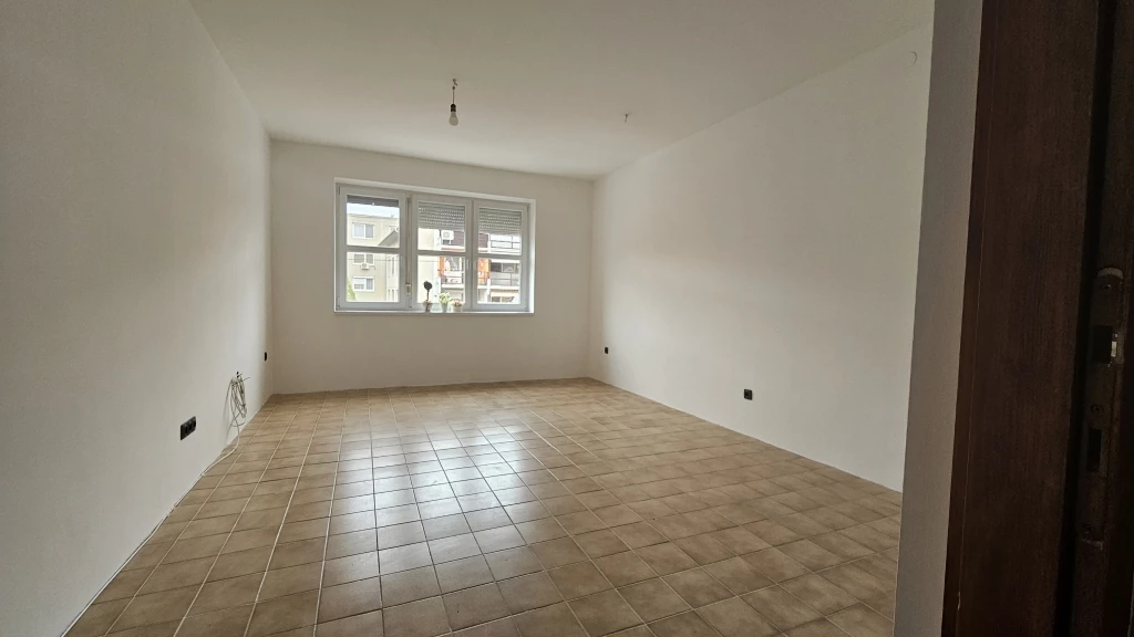 For sale brick flat, Eger