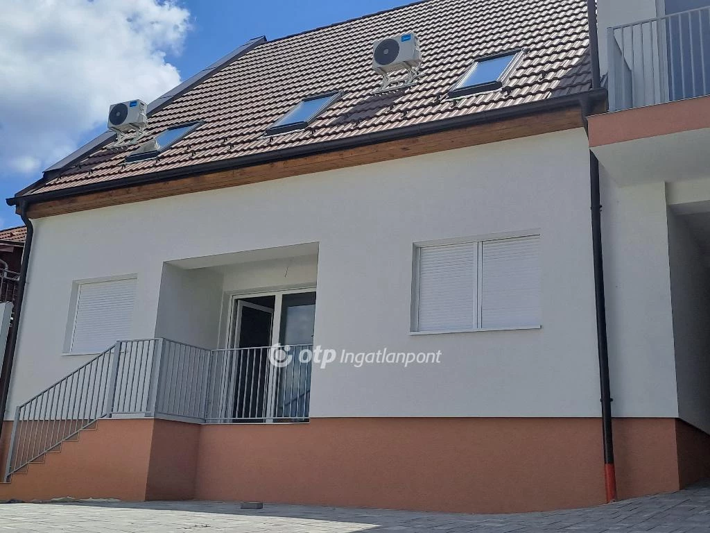 For sale brick flat, Eger