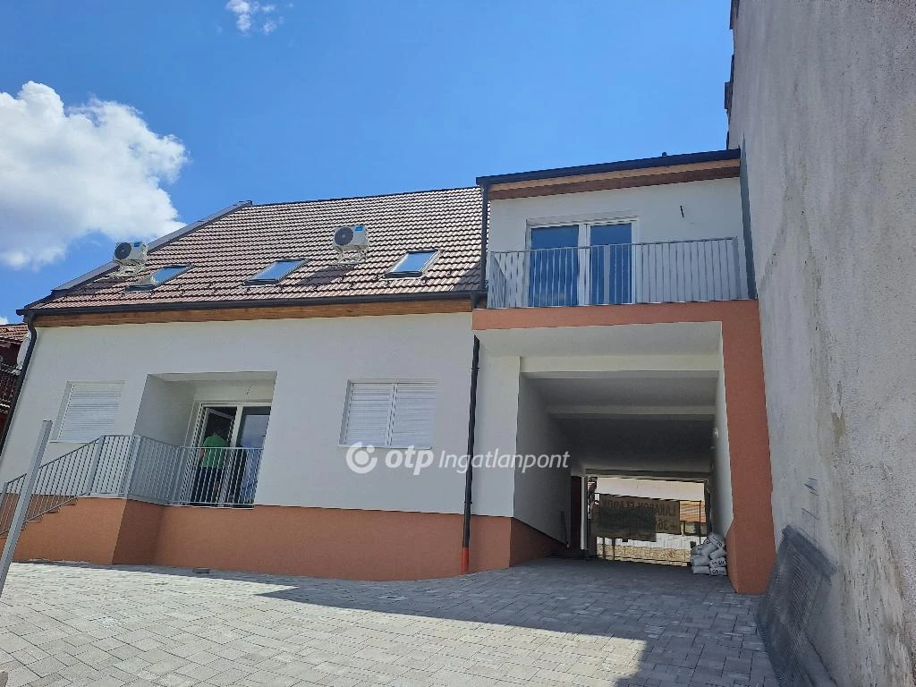 For sale brick flat, Eger