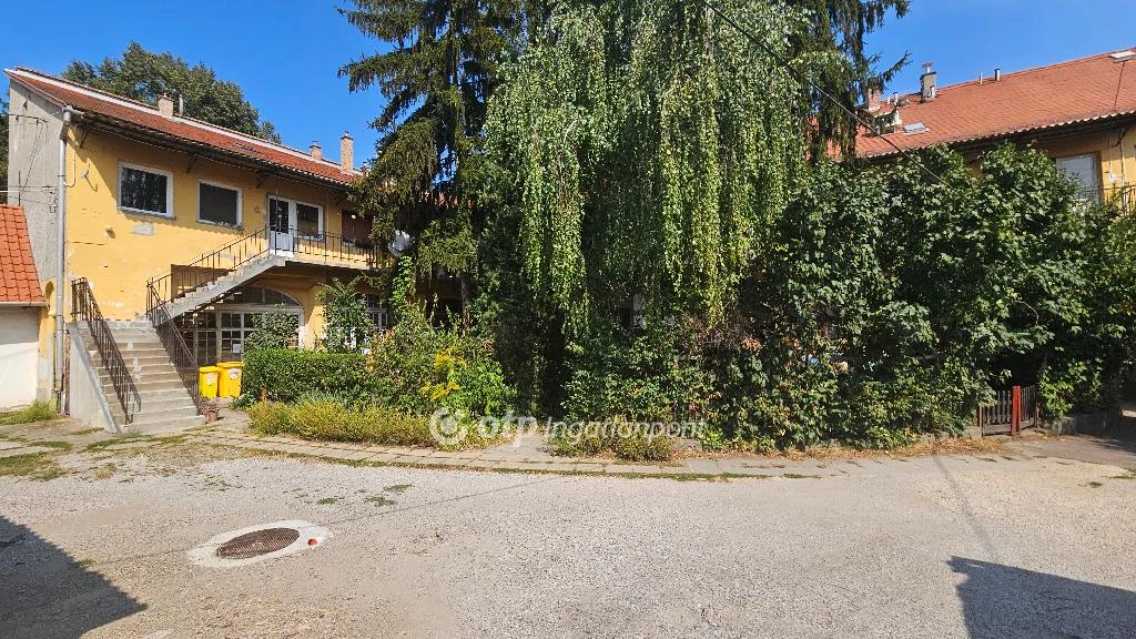 For sale brick flat, Eger