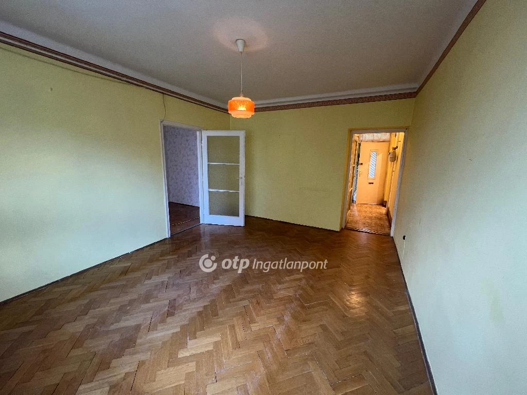 For sale brick flat, Eger