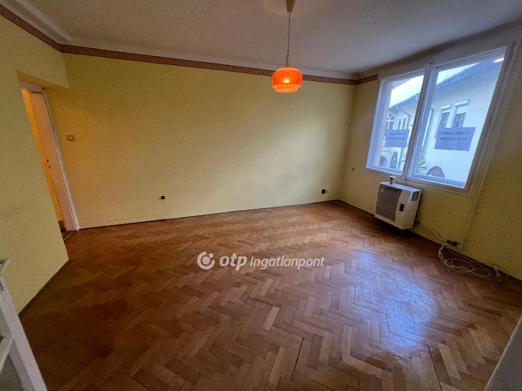 For sale brick flat, Eger