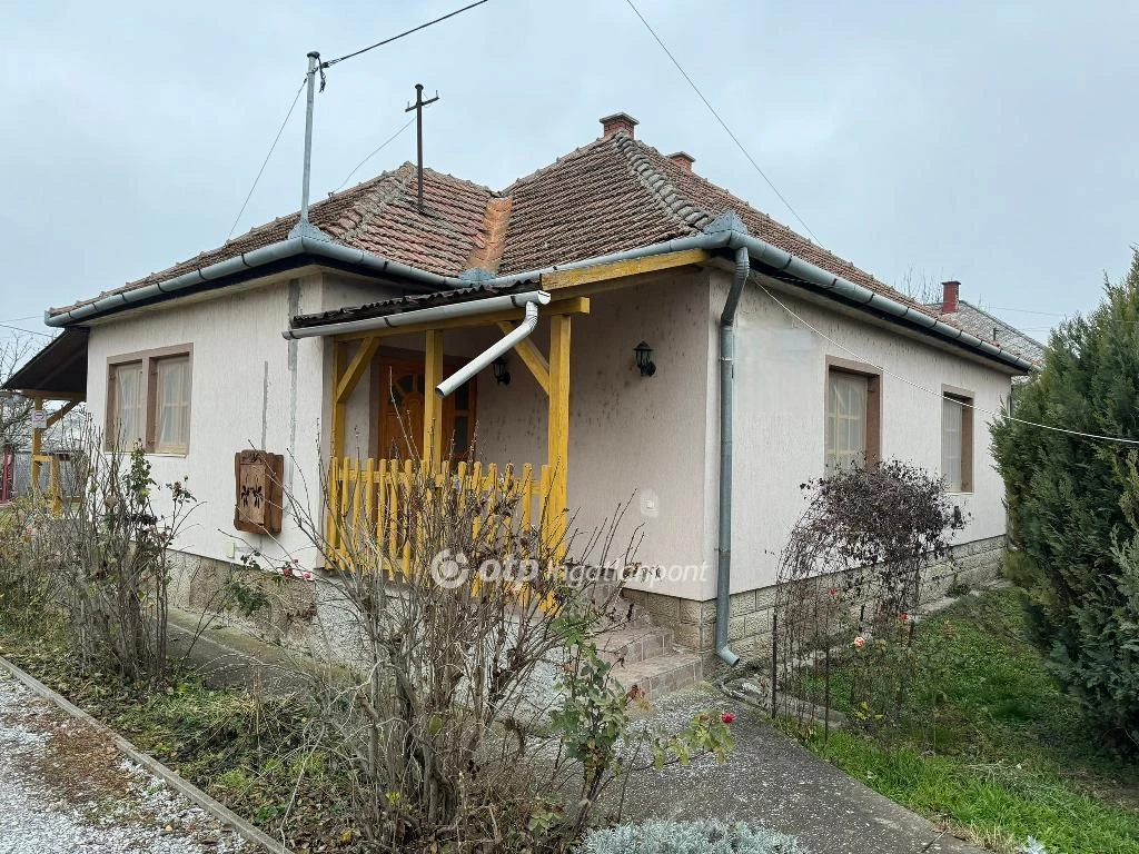 For sale house, Poroszló