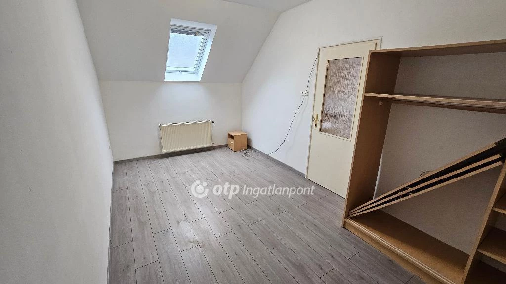 For sale brick flat, Eger