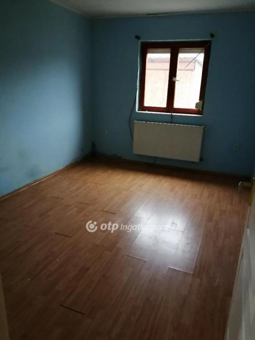 Eladó Lakás, Lőrinci