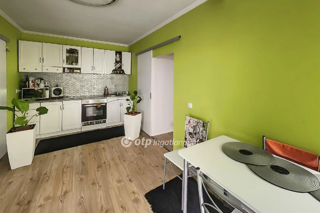 Eladó Ház, Ostoros