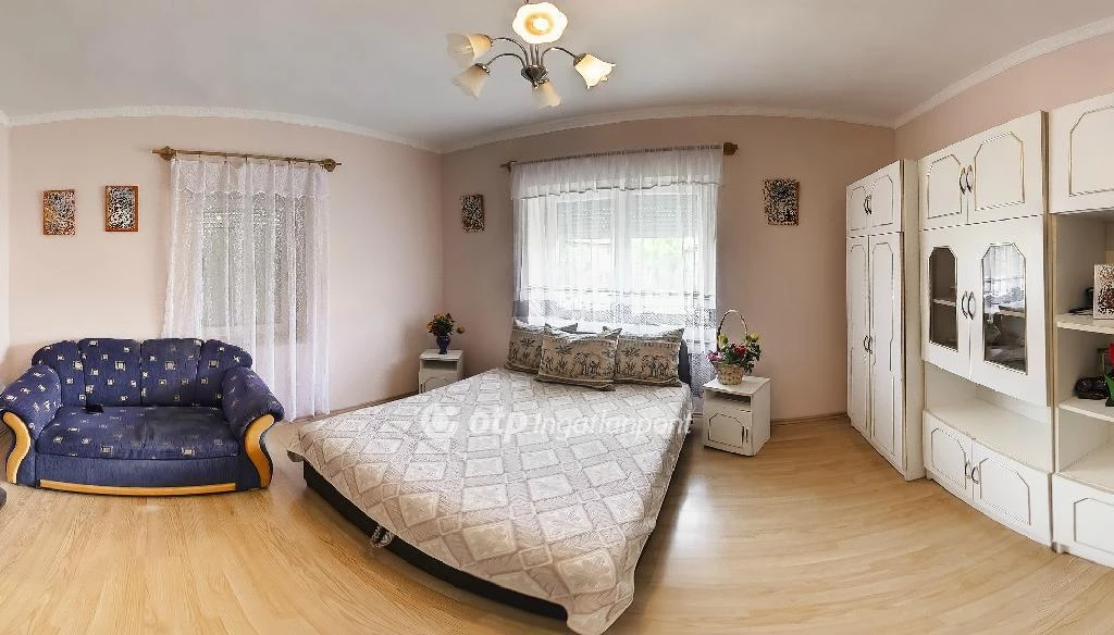 Eladó Ház, Besenyőtelek